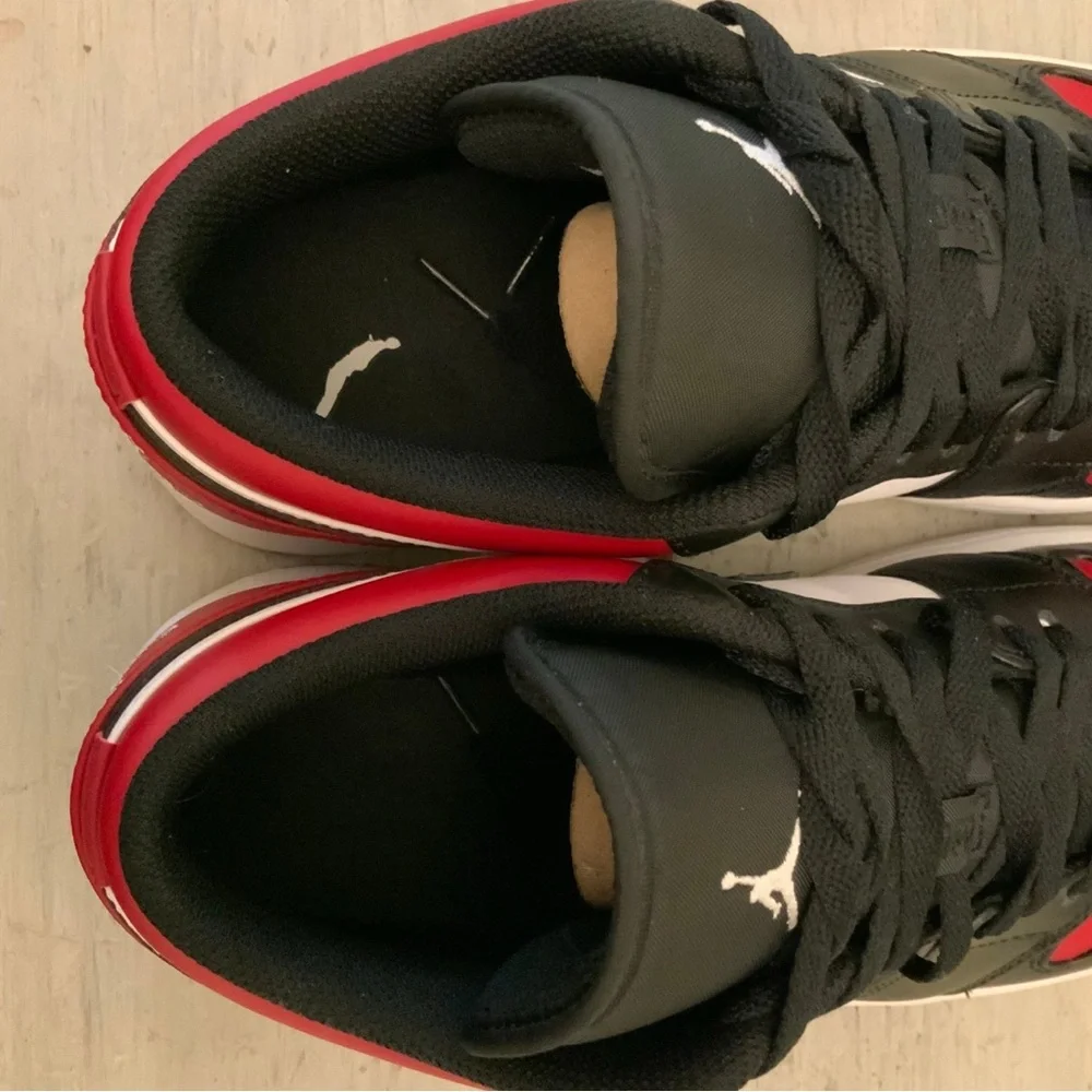 Nike Air Jordan1 Low Red Black White Leather‎ Athletic Shoes Size 11 Like New